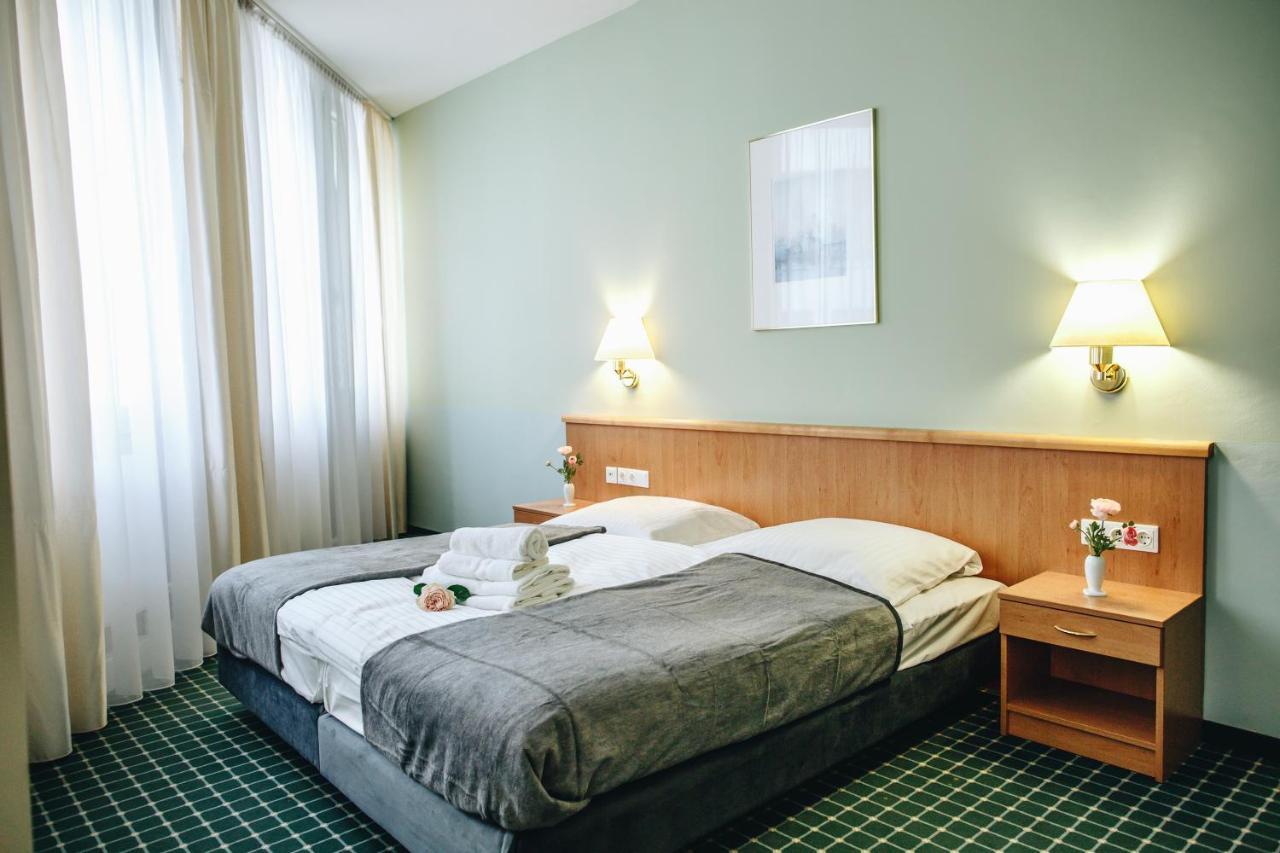 Single Room,824964272:JPEG